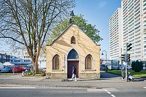 Steht trotzig an ihrem Platz: Rochuskapelle in Bickendorf