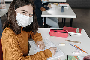 Die Omikron-Welle rollt, aber ohne Luftfilter: Klassenraum in der Pandemie  , Foto: Pixabay, © Pexels Pavel