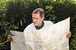 Findet bestimmt noch aus dem Gebüsch heraus: Andreas Dorau  © Sönke Held