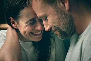 Nähe ohne Aufdringlichkeit: Gina Henkel, Max Riemelt  © Adrian Campean Trimafilm