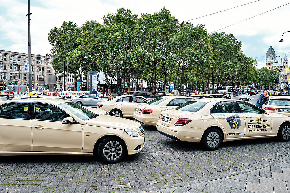 Foto: Thomas Schäkel »Große Trennwirkung«: Autoverkehr auf der Ost-West-Achse am Neumarkt