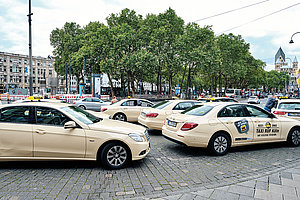 »Große Trennwirkung«: Autoverkehr auf der Ost-West-Achse am Neumarkt