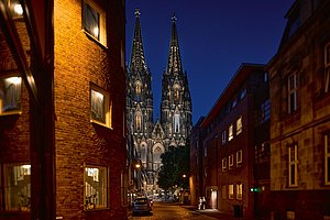 »Zentraler Fixpunkt« mit 3000 Kelvin: der Kölner Dom nach Sonnenuntergang