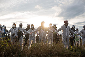 Die Aktivist*innen wollen  Lützerath unräumbar machen, Foto: Leon Enrique Montero