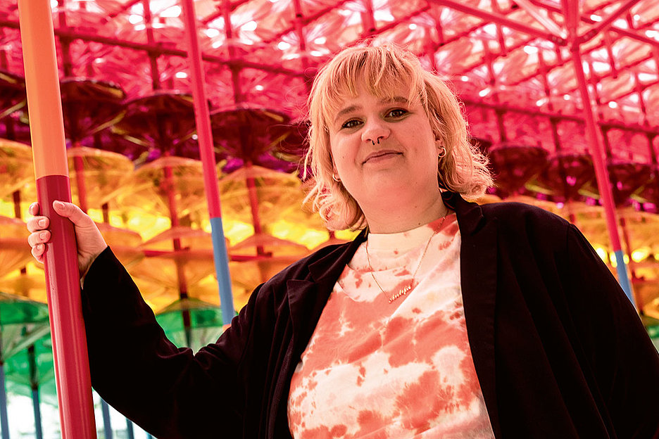 Fährt Karussell trotz der Verhältnisse: Paula Irmschler, Foto: Chris Schalko