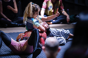 Die Grenze zwischen Spiel und Kampf: »Zoo Jutsu« (Orangerie, 17.5.)  © Katja Illner