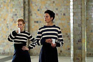 Turnen, koksen, Abführtee trinken: Sandra Hüller, Susanne Wolff © DCM / Bernd Spauke