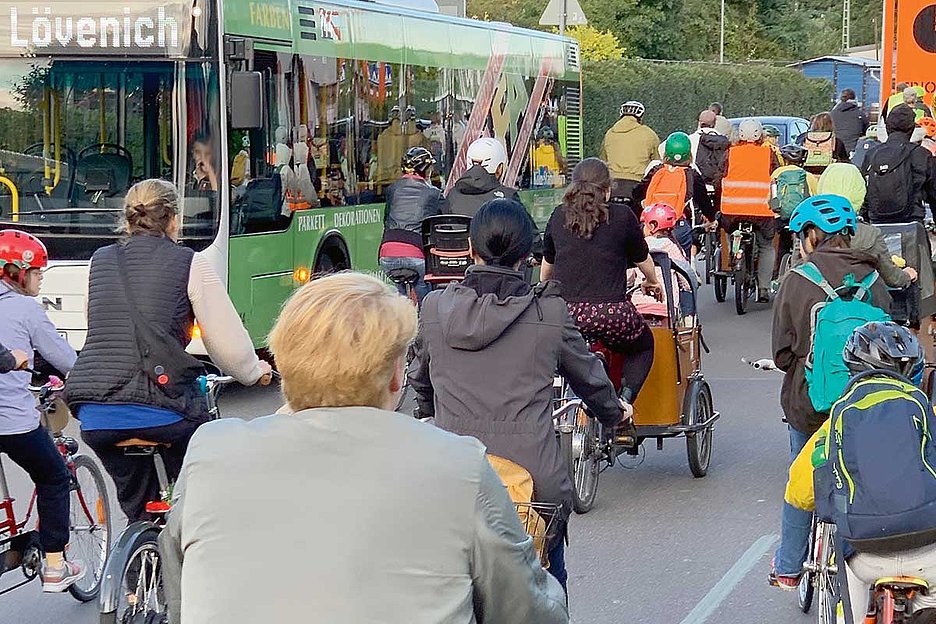 »Kein Konzept für den Schulweg«: Fahrraddemo am Wassermann in Vogelsang  