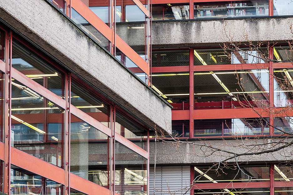 Foto: Dörthe Boxberg / Stadtrevue Alt, aber stabil: Zentralbibliothek am Neumarkt