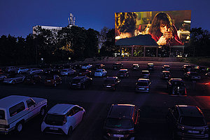 Gemeinsam einsam: Autokino in Porz
