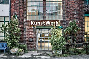 Eingang zur Selbstverwaltung: Das KunstWerk 