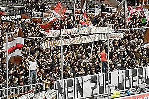 Solidarität bis nach St. Pauli: Transparent für Katja Bechtel und Rick Gebauer