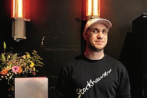 Weiß, was vorne drauf steht: Denis Stockhausen 