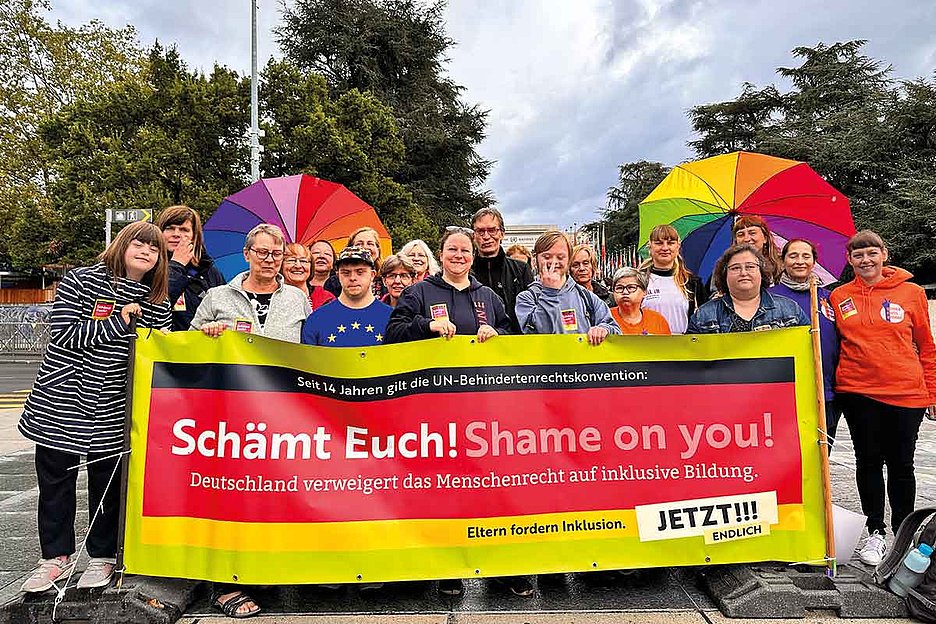 Warten seit 14 Jahren: Protestierende bei den Beratungen der UN im September, © Mittendrin e. V.
