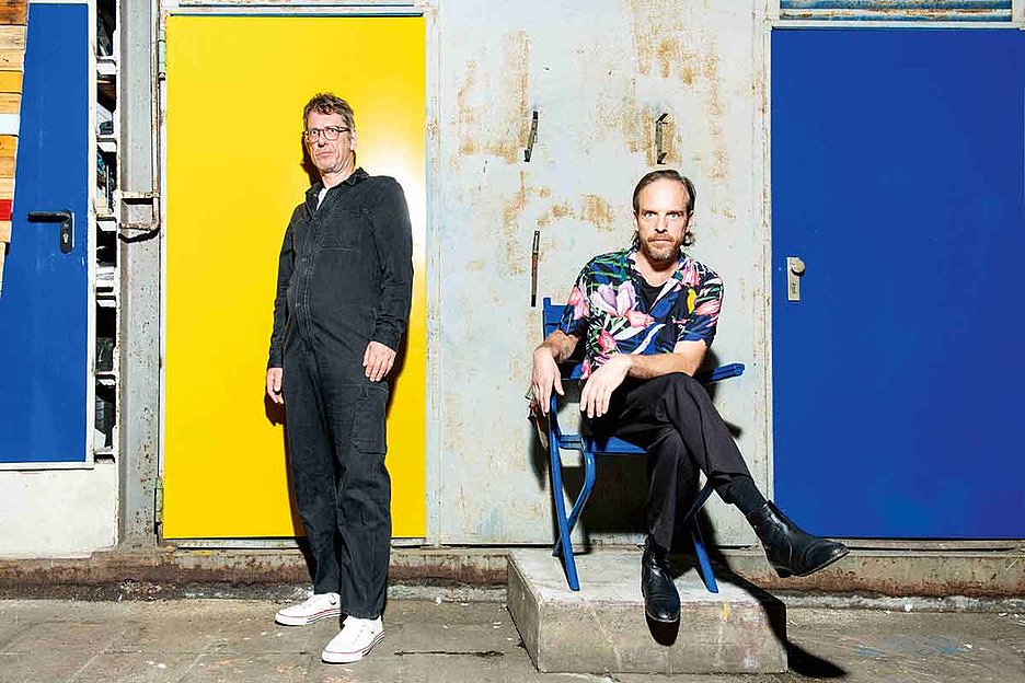 Äußerst physisch: Georg Brenner (links) und Jan Philipp Janzen Foto: Stefan Braunbarth