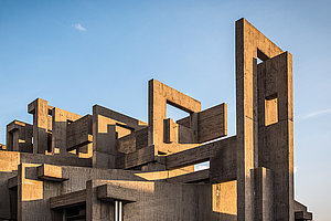 Brutalistisches 3D-Puzzle: St. Johannes XXIII.  