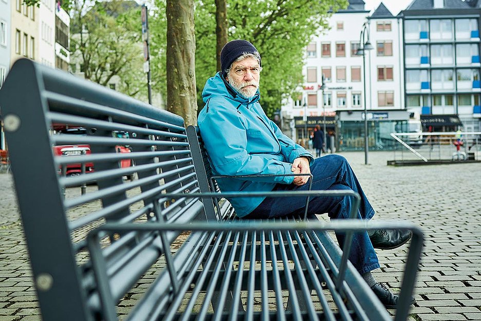 Foto: Thomas Schäkel / Stadtrevue Lädt ein, genauer hinzugucken: Günter Bell am Alter Markt