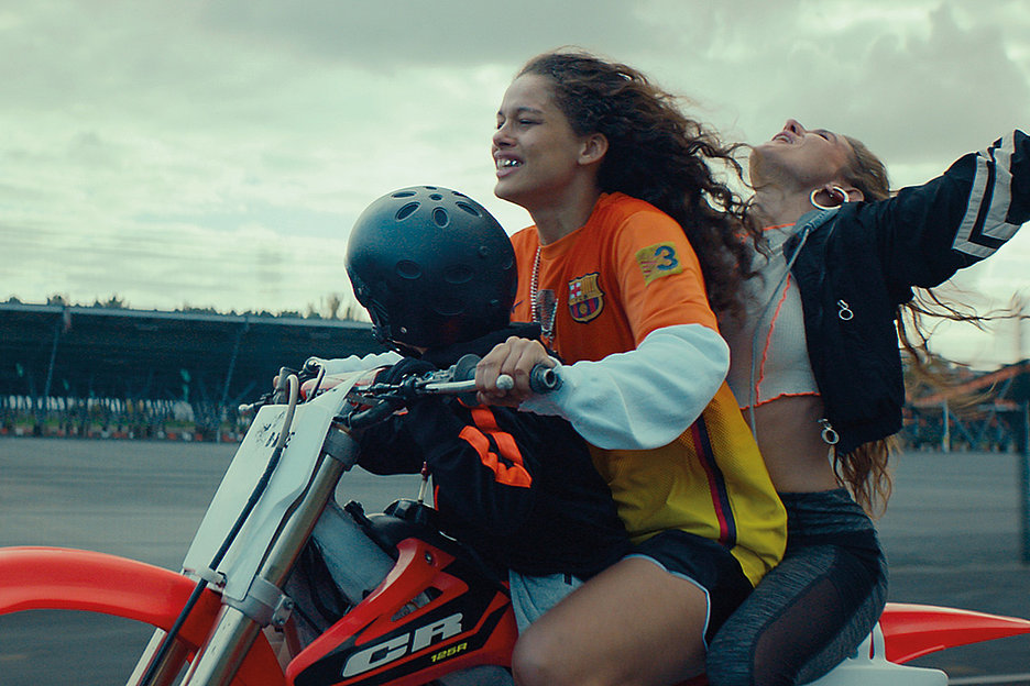 Born to be wild: Julie Ledru (links)