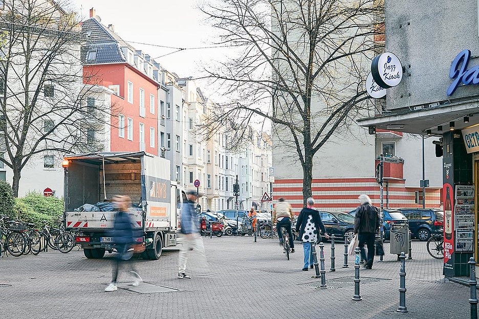 Foto: Thomas Schäkel / Stadtrevue »Mobil im lebenswerten Quartier«? Verkehr im Agnesviertel Foto: Thomas Schäkel