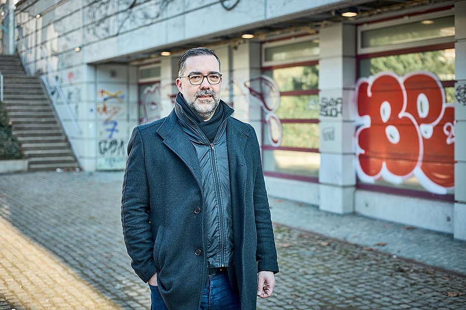 Foto: Thomas Schäkel / Stadtrevue »Marode Anlagen kommen irgendwann an Kipppunkte«: Helmut Schaefer in der Sportstadt Köln