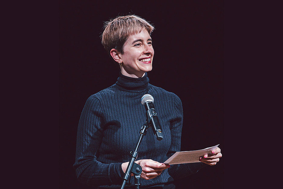 © Anna Siggelkow Manchmal gibt es selbst im Literaturbetrieb was zu lachen: Svenja Reiner, © Anna Siggelkow