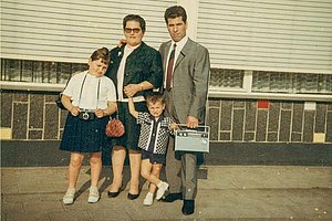 Die Familie Spitaleri beim Sonntagsspaziergang in Köln-Kalk (Ausschnitt), ca. 1967 © Rosa Spitaleri/DOMiD-Archiv, Köln
