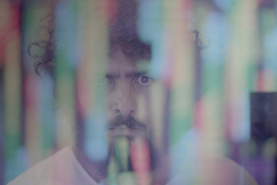 Zunehmend benebelt: Amir Pousti in »Critical Zone«