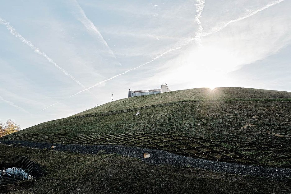 Fast fertig und nutzlos: Hubschrauberstation auf dem Kalkberg