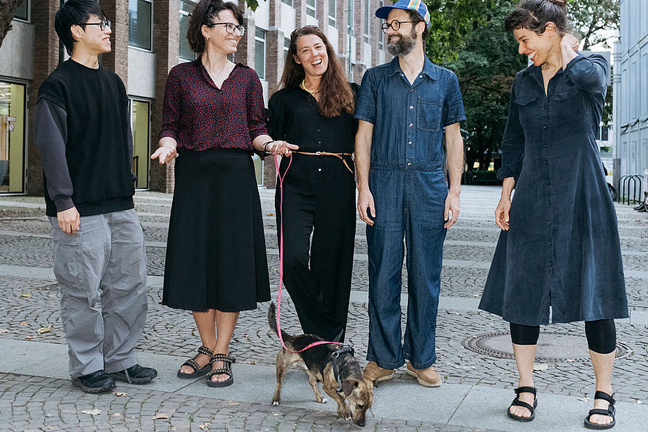 © buerofuerkunstdokumentation Artists meet Hundi: Wing Ka Ho, Efeoglu, Bogdańska, Galeano und M’Barek, © buerofuerkunstdokumentation