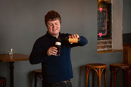 Easy Drinking: Kevin Kader von Blauer Tapir freut sich auf sein Alt 