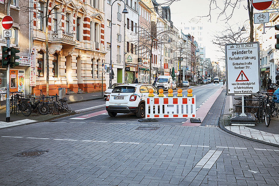 Foto: Thomas Schäkel / Stadtrevue Falsch abgebogen? Verkehrsversuch auf der Venloer Straße