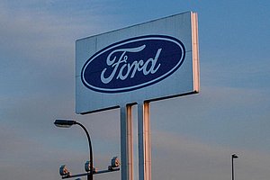 Die Sonne geht unter, der ­Standort Köln auch? Ford-Gelände in Niehl, Foto: Manfred Wegener