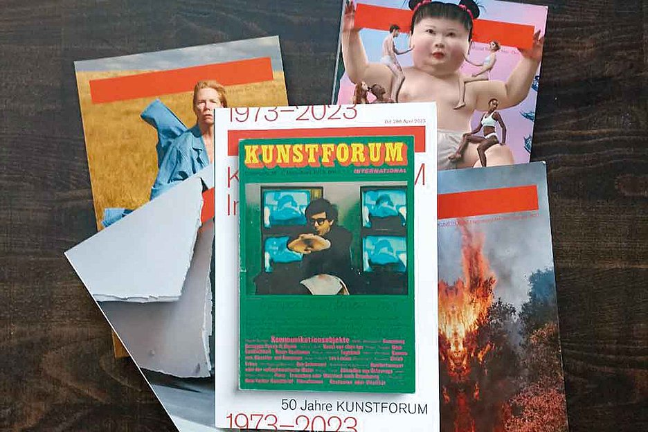 Foto: Lars Fleischmann Jedes Cover ist ein eigenes Kunstwerk: Kunstforum International, Foto: Lars Fleischmann