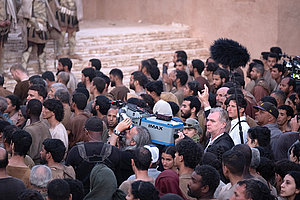 IMAX-Ultra: Christopher Nolan beim Dreh von »Die Odyssee« (© Universal Studios)
