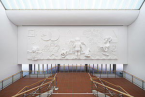 Zeichen an der Wand: Cuevas Relief im Museum Ludwig , (»The Enterprise«, 2021), © die Künstlerin; Foto: rba Köln/Marc Weber