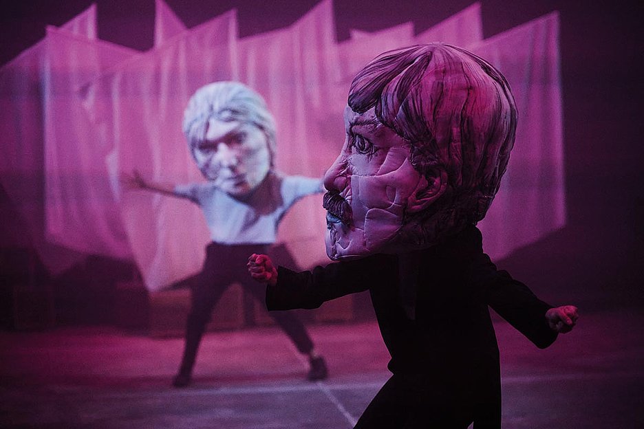 Masken als Platzhalter der Menschlichkeit: Analog Theater, Foto: Studio Pramudiya