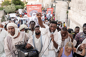 Jesus, der Revoluzzer: Yvan Sagnet in »Das Neue Evangelium«, Foto: Armin SmailovicFruitmarket / Langfilm IIPM 