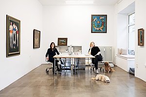Direktorin Lisa Arndt, Geschäftsführerin Susanne Zander (rechts) und ihre Wachhunde  