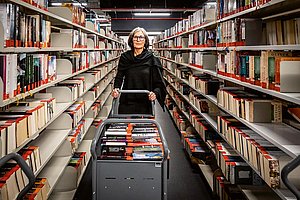 Haben Sie die etwa alle gelesen? — Der gesamte Bestand der Zentralbibliothek ist schon im Interim