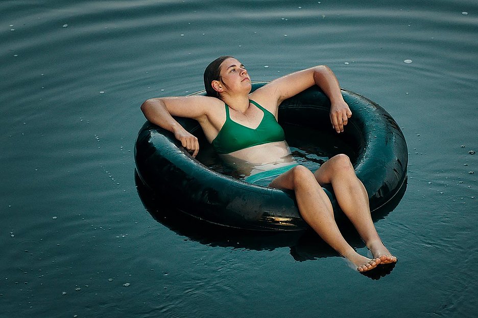 Abkühlung nach der Ernte: Karolin Nothacker, © Bauer Carnicer Filmperlen