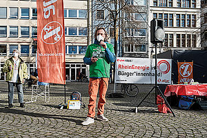 Ganz ohne Strom geht’s doch nicht: Kundgebung gegen die Pläne der Rheinenergie am Alter Markt Anfang Februar