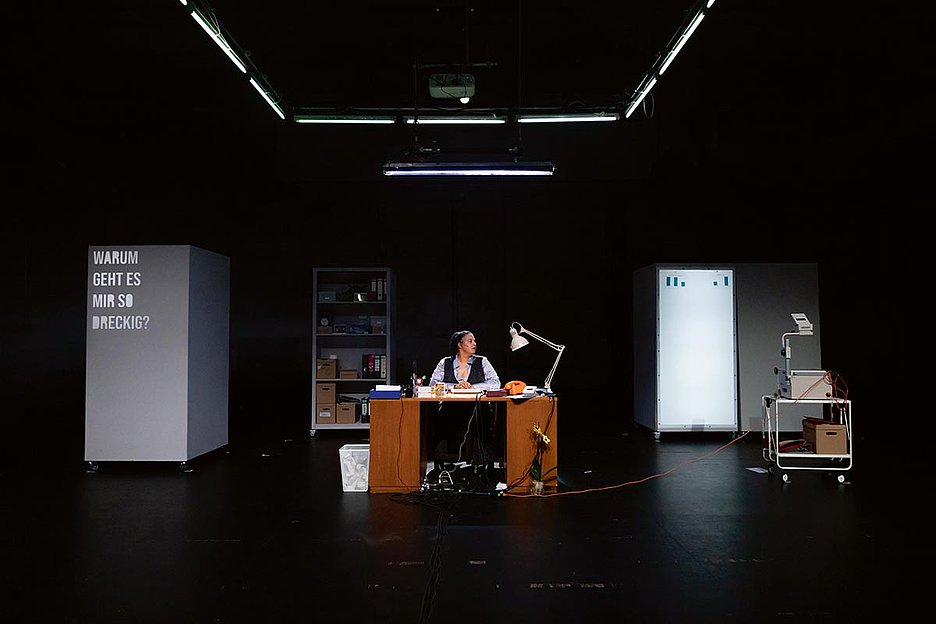Foto: Mayra Wallraff True-Crime-Performance: »Autsch, warum geht es mir so dreckig«, Foto: Mayra Wallraff