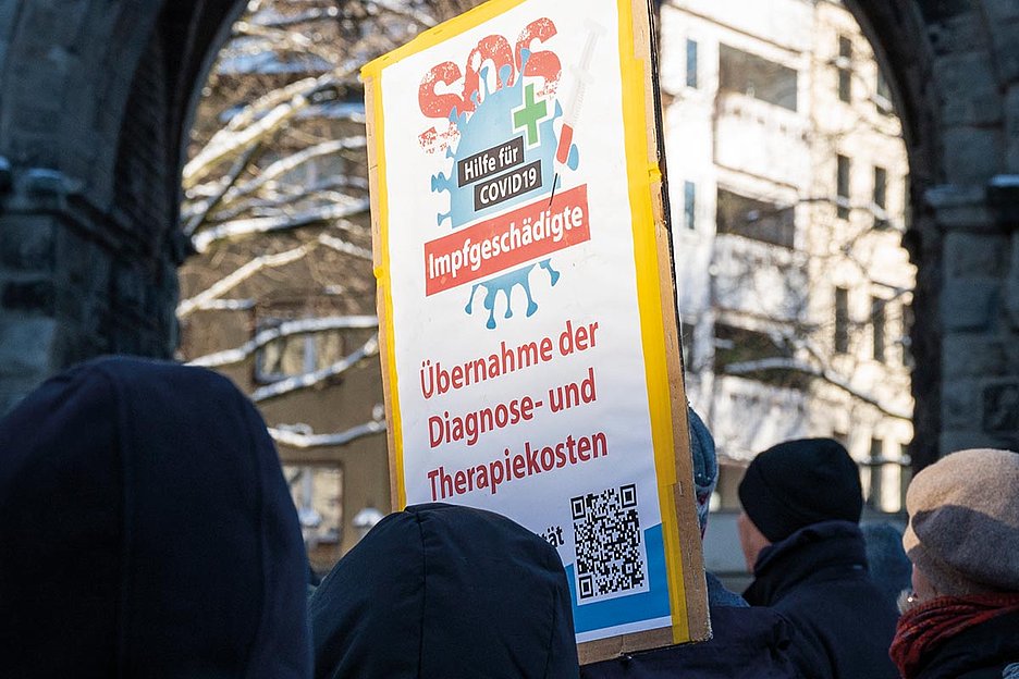Klare Forderung: Demonstration von »Impfgeschädigten« am Rudolfplatz im Januar 