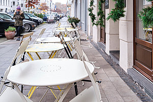 Alles nach Vorschrift? Gehweg, gastronomisch genutzt