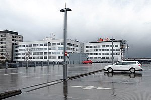 Im Regen stehen gelassen: städtische Kliniken in Merheim