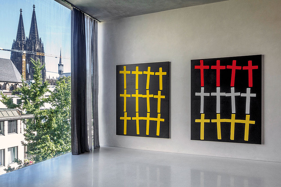 Foto: Kolumba, Köln © VG Bild Kunst, Bonn Andy Warhol, Crosses, ca. 1981/82, Siebdruck auf Acryl auf Leinwand Foto: Kolumba, Köln © VG Bild Kunst, Bonn