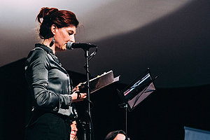 Trägt das Nichtsagbare vor: Daniela Danz