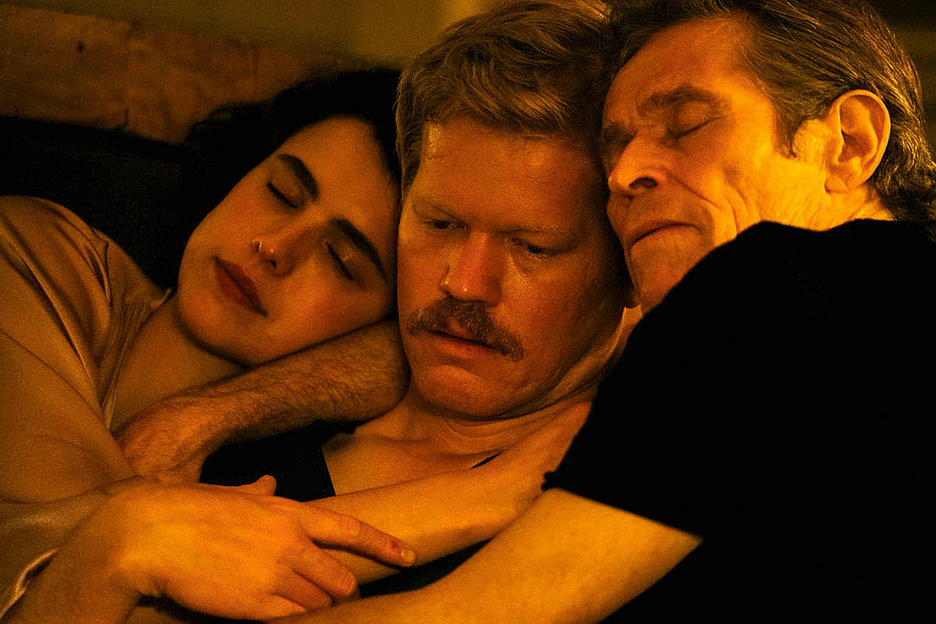 Macht und Ohnmacht vereint: Margaret Qualley, Jesse Plemons, Willem Dafoe