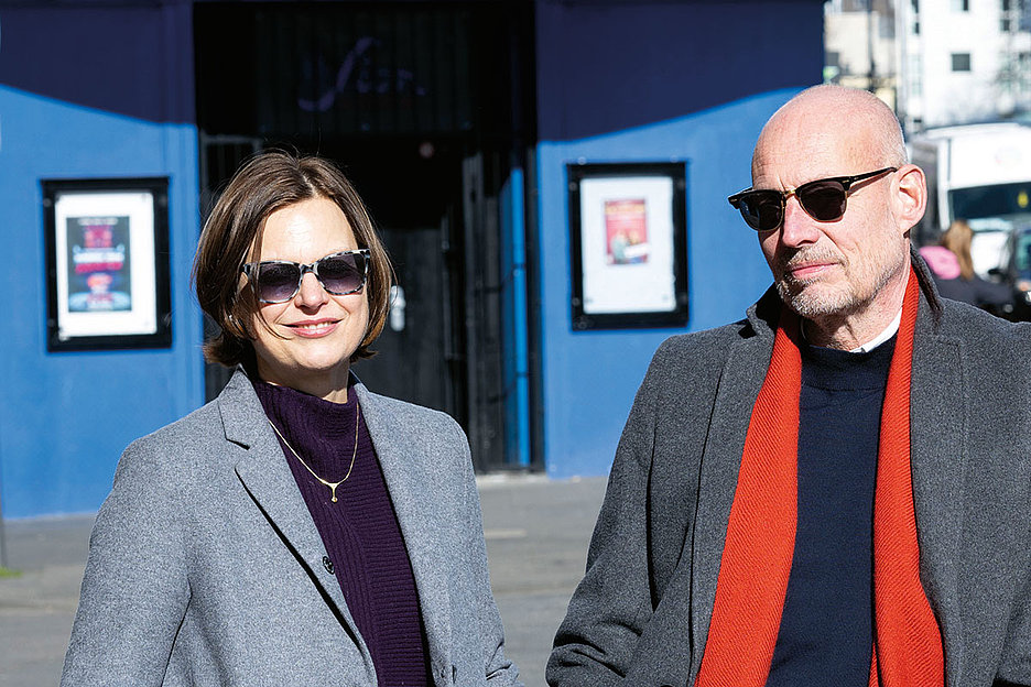 Am Ort des Geschehens: Gisa Funck und Gregor Schwering, © Melanie Grande