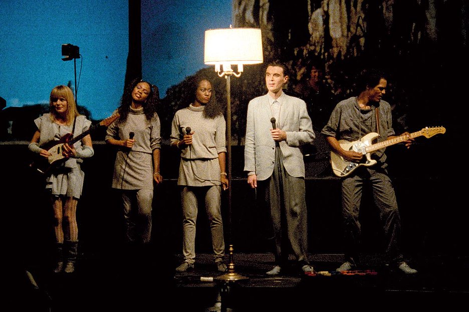 Stehlampe statt Luftgitarre: Die Talking Heads in »Stop Making Sense« 